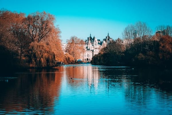 Famous Houses & Royal London Walk